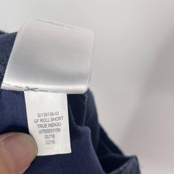 Gap Womens 2 Indigo Blue Girlfriend Roll Shorts Chino Cotton Flat Front Casual - Picture 7 of 7